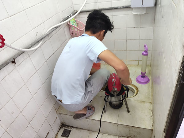 滦平肥皂掉到马桶里把马桶堵住了怎么办？马桶堵住了怎么办