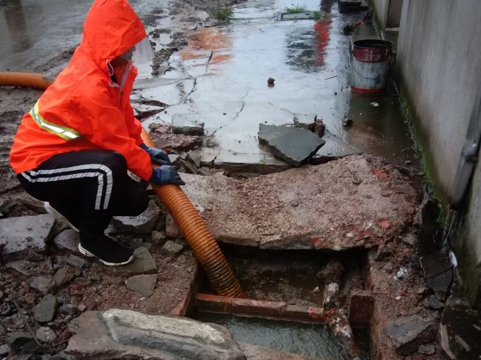 滦平专业清理污水池 炜誉市政以规范流程守护城市 “肠道”